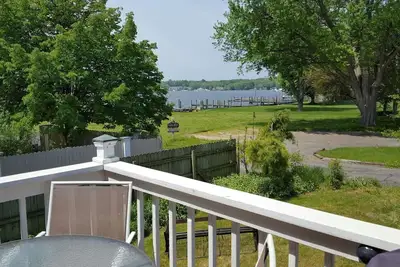 Image de Cottage mignon avec Vue sur le lac blocs du centre-ville