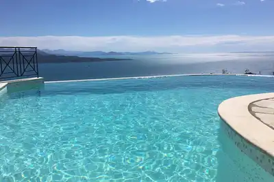 Image de Villas de prestige | Agni | 5 * VilIa avec piscine à débordement et vue imprenable sur Agni