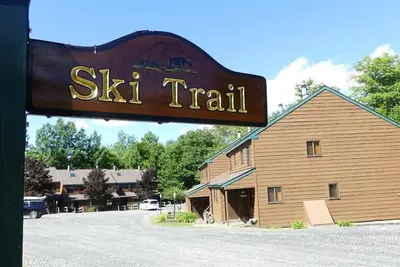Image de Cozy Mount Snow House sur la piste de ski de fond