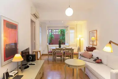 Filmoteca Sarria 1- wifi, quiet, bright & comfi