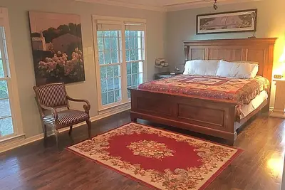 Image de (L-6) King Bed And Suite dans une petite ferme ovine