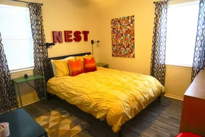Image de Your Own Nest à Fredericksburg - Seulement 4 blocs de la principale