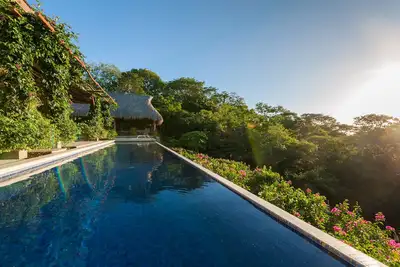 Image de Exclusif Maison à deux étages avec vue sur l'océan et piscine privée ++ confidentialité - Familles bienvenues!