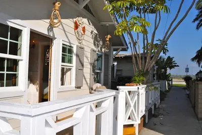 Image de Perfection! Magnifique chalet entièrement rénové w / Ac, vue et mesures pour le sable!