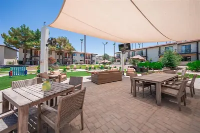 Image de Belle et confortable chambre avec Golf Gratuit, ACCÈS Gym, Piscine, Wifi Gratuit Par CÂBLE Et Plus