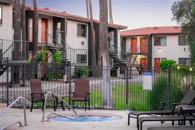 Image de Meublé 1 chambre avec Golf Gratuit, ACCÈS Gym Gratuit, Piscine Gratuite, CÂBLE Gratuit Et Plus