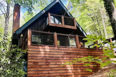 Image de Foxlair! Votre chalet confortable niché dans la station et la communauté Sky Valley,