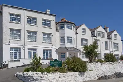 Image de Élégant Penthouse appartement, à quelques pas de la fabuleuse plage, des pubs et des restaurants