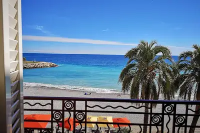 Image de Turquoise Holidays apt: vue mer & plage de votre lit, du salon et de la cuisine!