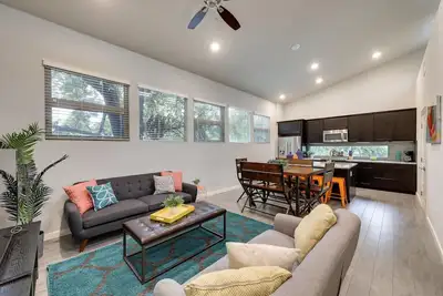 5br / 3ba Trendy Escape East Side - Marchez vers Rainey!
