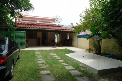 Image de Maison de plage à Bertioga à 400 m de la plage, 4 chambres, barbecue et douche