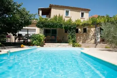 Image de Maison très agréable, spacieuse et bien équipée - 1000 m2 de terrain