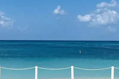 Image de Condo sur la plage, Seven Mile Beach, A Slice Of Paradise Island