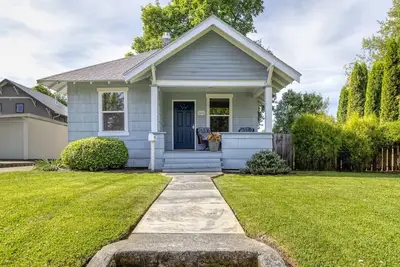 Image de Parfait Bungalow avec bain à remous, proche de tout