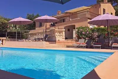 Image de Villa de luxe, piscine privée, vue imprenable sur la mer, climatisation, 5 chambres