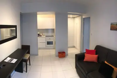 Image de Cannes Escape - Base pour les affaires ou «Fun & Sun»