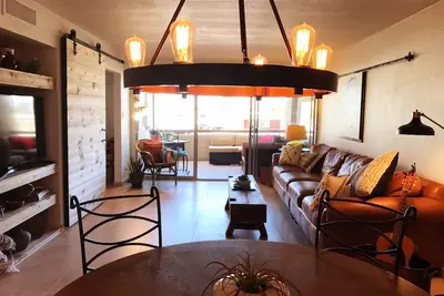 Image de Meilleure piscine de la région! - Marchez vers tout la vieille ville! -2 suites de maître privées