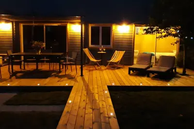 Maison bois au calme  Spa toute l'année Terrasse piscine. Proche des plages.