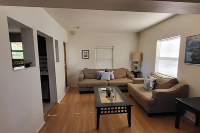 Image de Condo mignon près du centre des congrès. Marcher jusqu'au champ Chase, restaurants A. S. U.