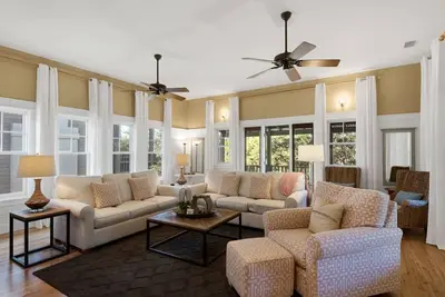 Image de 15% de réduction Sept-Oct! ! 1 minute de la plage - South Side Charmer - 4 vélos inclus