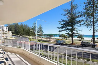 Image de Rainbow Place unit 5 - Appartement en bord de mer à Rainbow Bay Coolangatta, dans le sud de la Gold Coast