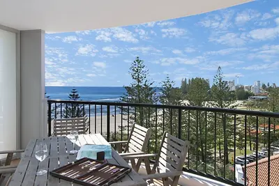 Image de Calypso Tower Unit 807 - Unité de 3 chambres sur le front de mer à Coolangatta
