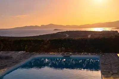 Image de Villa de luxe et piscine privée, calme et charmante avec vue fantastique
