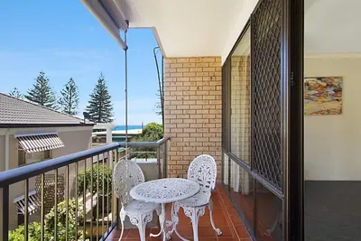 Image de Cobden Court Unit 5 - Unité de 2 chambres à coucher une rue de la plage