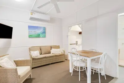 Image de Tondio Terrace Flat 2 - Hébergement économique soigné et soigné, promenade facile à pied de la plage