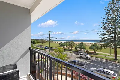Image de Kirra Vista Apartments Unit 18 - Sur la plage de Kirra avec Wi-Fi gratuit