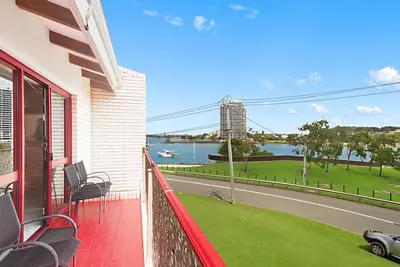 Image de Coral Gardens unit 2 - Vues sur l'eau et promenade facile jusqu'au Twin Towns Services Club