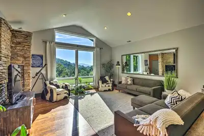 Image de Nouveau! Luxury Lodge on 45 Acres 9 Mi Ă Dt Asheville