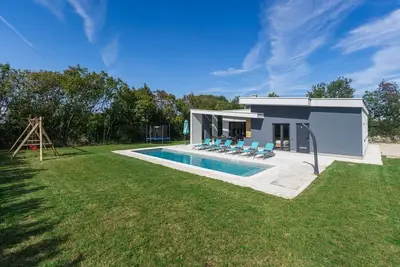 Image de Villa Mariva - belle villa de construction moderne avec piscine privée