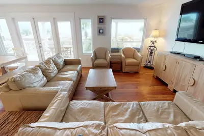 Image de Large St Aug Beach Oceanfront Home - 60 'Deck - Awesome Views - Voir les 4 maisons