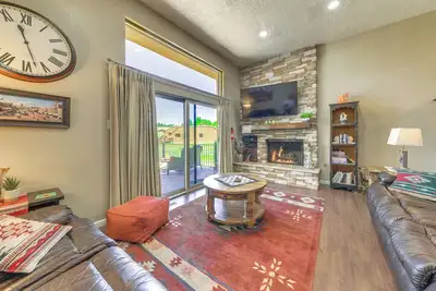Image de Condo-Patio de golf chic Ruidoso, vue Mtn et foyer