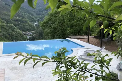 Image de Vos vacances toscanes parfaites avec une piscine privée à débordement