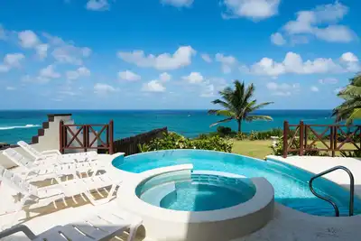 Image de Beautiful 5 bedroom ocean front villa fantastic views