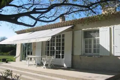 Image de Maison de campagne face au luberon et au village d'Oppède le Vieux