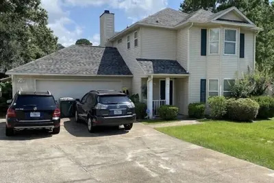 Image de Plage! Sleeps 10- ENTIÈRE Maison 15 Milles De La Plage!