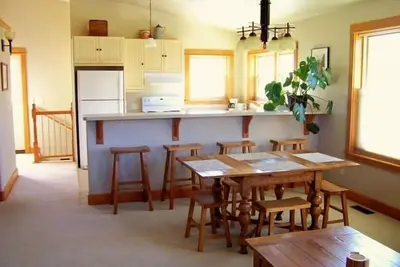 Image de Suite Cow Creek primée: Bord de la ville calme et pratique avec de superbes vues