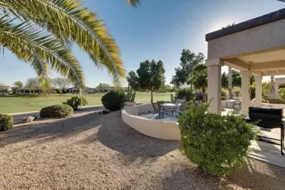 Image de Sun City Grand. . Terrain De Golf Et Vue Montagne