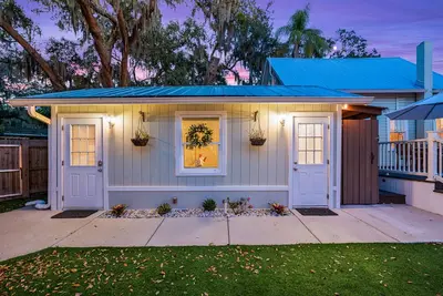 Image de Taylor's Tavern: 2 blocs de main!