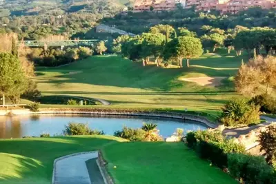 Image de Luxe, appartement moderne avec imprenable vue panoramique sur la mer et la montagne