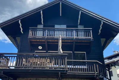 Image de Ultra cosy et remontées mécaniques à 8 minutes. Tout se fera à pied et en skis.