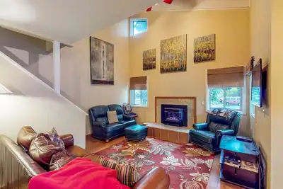 Image de Nouvelle Liste! Situé au centre, condo de chien avec une vue magnifique sur la montagne