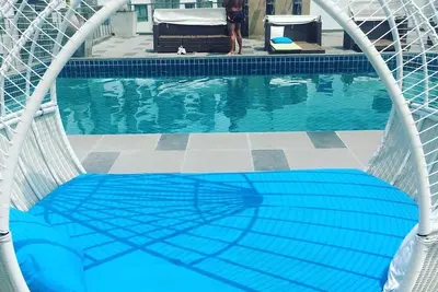 Image de Nouveau complexe hôtelier proche de la plage sur la colline de Pratumnak