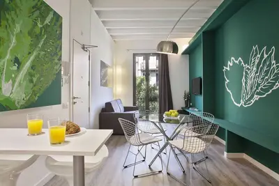 One bedroom with lovely balcony next Plaza España