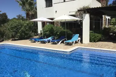 Image de Jolie villa espagnole sur un vaste terrain plat