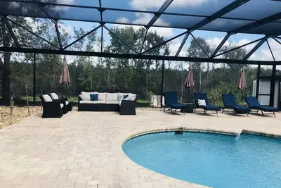 Image de Bord de l'eau de luxe piscine Lake House