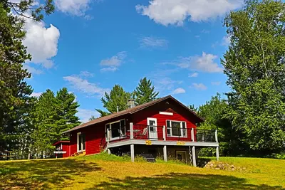 Image de Famille Lakeside Lodge Lac PRIVÉ Et acerage PÊCHE Chasse Et Nature Randonnee